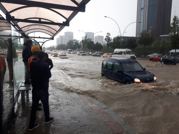 BaÅkentten inanÄ±lmaz gÃ¶rÃ¼ntÃ¼ler! HayatÄ± felÃ§ etti