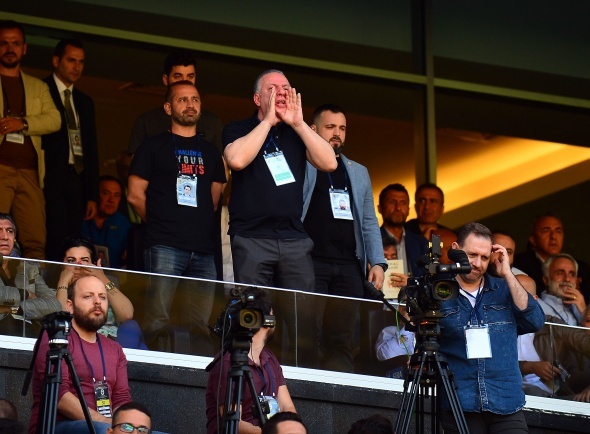 FenerbahÃ§e'nin tarihi kongresinde yÃ¼ksek tansiyon! Tehdit iddiasÄ±...