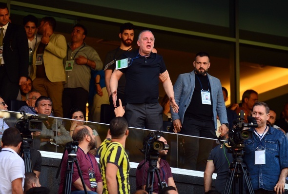 FenerbahÃ§e'nin tarihi kongresinde yÃ¼ksek tansiyon! Tehdit iddiasÄ±...