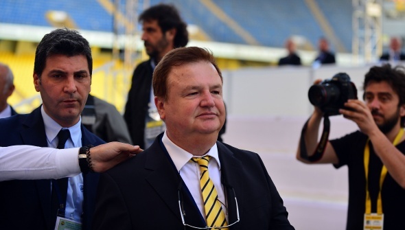 FenerbahÃ§e'nin tarihi kongresinde yÃ¼ksek tansiyon! Tehdit iddiasÄ±...