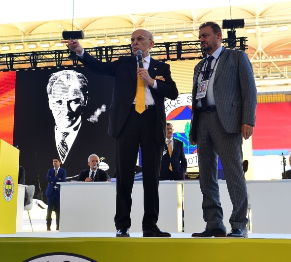 FenerbahÃ§e'nin tarihi kongresinde yÃ¼ksek tansiyon! Tehdit iddiasÄ±...