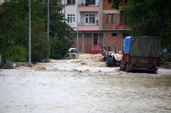 Bir Åehir sele teslim oldu! Ä°nanÄ±lmaz gÃ¶rÃ¼ntÃ¼ler...