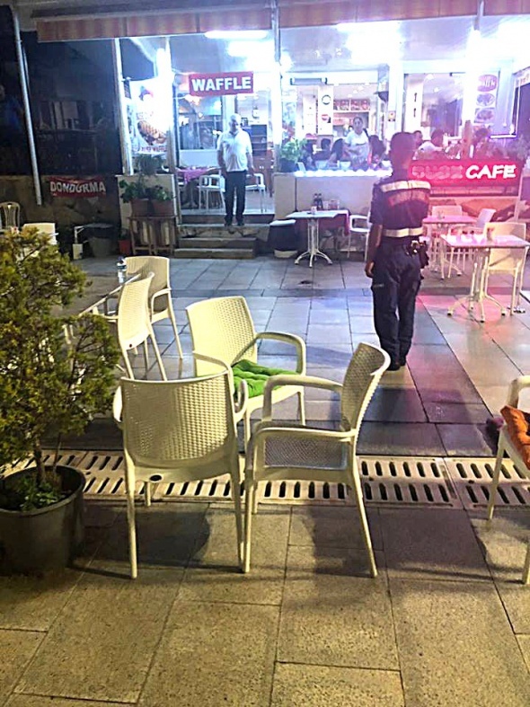 AkÄ±lalmaz olay! Ãnce tokalaÅtÄ± sonra...