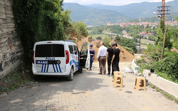 Belediye ekipleri yol Ã§alÄ±ÅmasÄ± yapÄ±yordu... GÃ¶rdÃ¼klerine inanamadÄ±lar!
