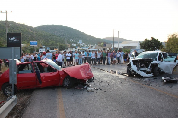 Kafa kafaya Ã§arpÄ±ÅtÄ±lar! ÃlÃ¼ ve yaralÄ±lar var