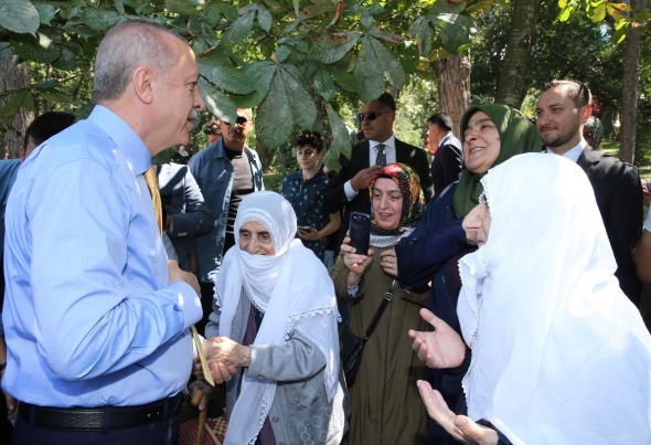 CumhurbaÅkanÄ± ErdoÄanâa ÃamlÄ±ca korusunda sevgi seli