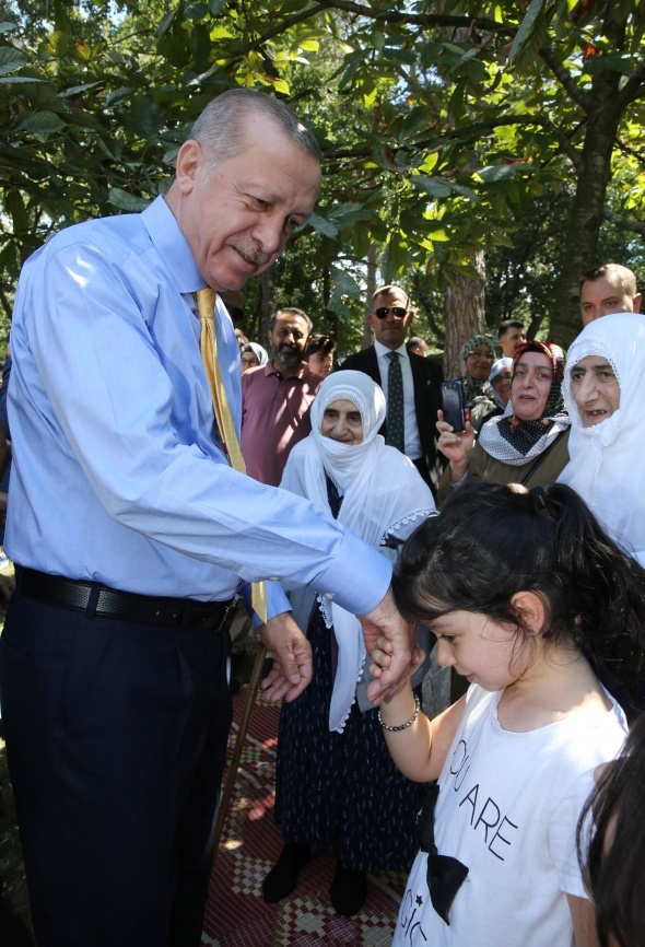 CumhurbaÅkanÄ± ErdoÄanâa ÃamlÄ±ca korusunda sevgi seli