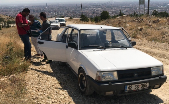 KorkunÃ§ Ã¶lÃ¼m! ArkadaÅÄ± arabanÄ±n kapÄ±sÄ±nÄ± aÃ§Ä±nca...