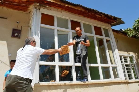 Mahalle sakinleri gÃ¶rdÃ¼kleri manzara karÅÄ±sÄ±nda dondu kaldÄ±!