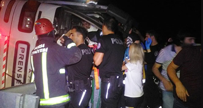 Yolcu otobÃ¼sÃ¼ Åarampole devrildi: Ãok sayÄ±da yaralÄ± var