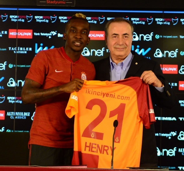 Galatasaray'da imzalar atÄ±ldÄ±!