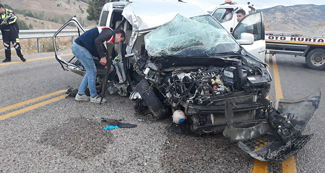 Tatile giden aile kaza geÃ§irdi: 2 Ã¶lÃ¼, 4 yaralÄ±