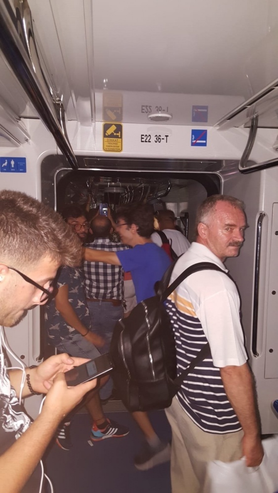 Tren raydan Ã§Ä±ktÄ±, faciadan dÃ¶nÃ¼ldÃ¼!