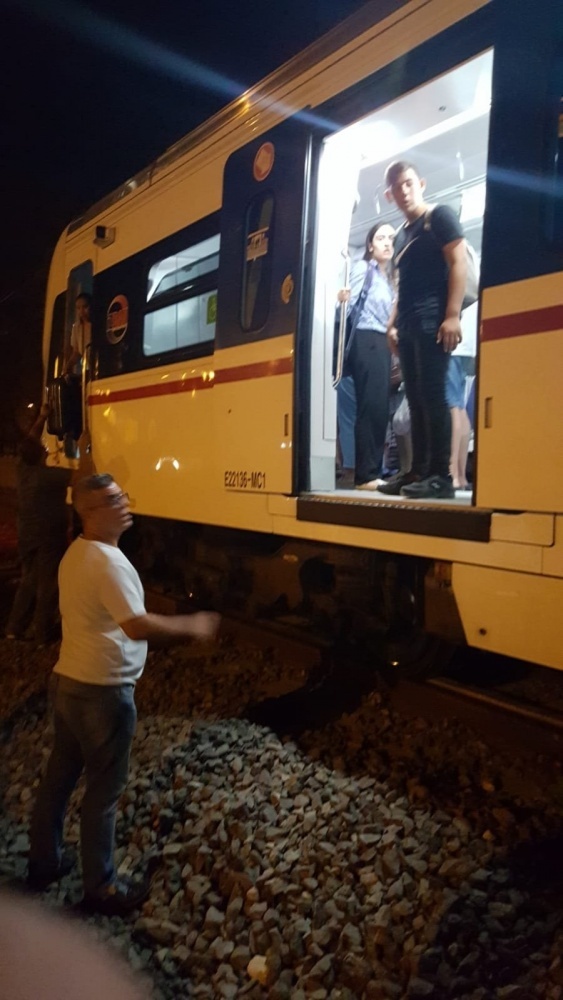 Tren raydan Ã§Ä±ktÄ±, faciadan dÃ¶nÃ¼ldÃ¼!
