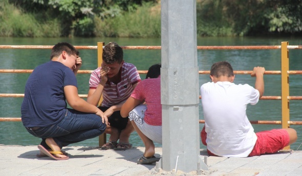 Annesinin feryatlarÄ± yÃ¼rek daÄladÄ±! Elini yÃ¼zÃ¼nÃ¼ yÄ±kamak isterken...