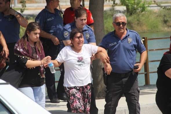 Annesinin feryatlarÄ± yÃ¼rek daÄladÄ±! Elini yÃ¼zÃ¼nÃ¼ yÄ±kamak isterken...