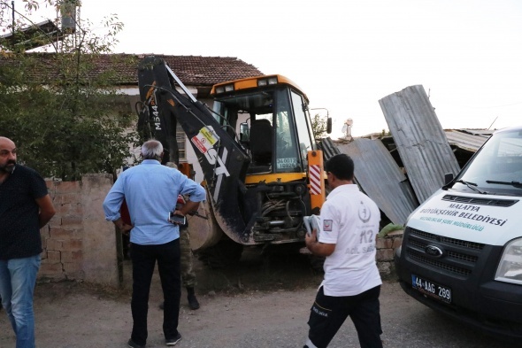 KepÃ§e eve girdi! ÃlÃ¼ ve yaralÄ±lar var