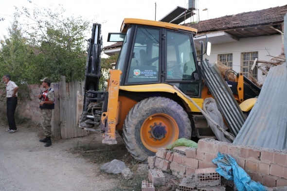 KepÃ§e eve girdi! ÃlÃ¼ ve yaralÄ±lar var