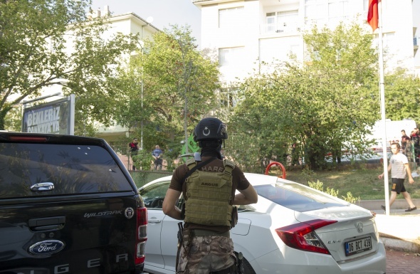 Korku dolu dakikalar! Ãnce evini ateÅe verdi ardÄ±ndan...