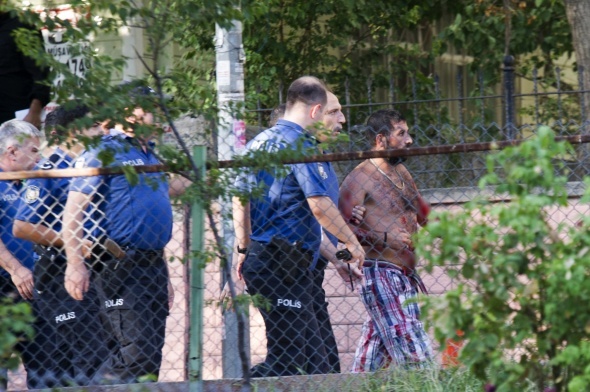 Korku dolu dakikalar! Ãnce evini ateÅe verdi ardÄ±ndan...