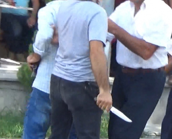 Sözlü tartıÅma uzadı! Bıçaklar konuÅtu