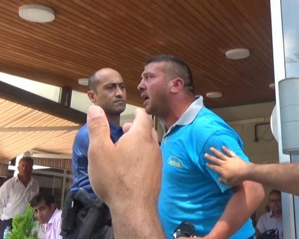 Sözlü tartıÅma uzadı! Bıçaklar konuÅtu