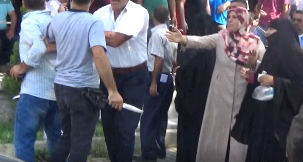 Sözlü tartıÅma uzadı! Bıçaklar konuÅtu