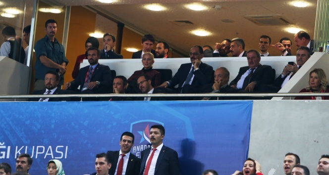 Bakan Soylu ve BaÅkan Ali KoÃ§, FenerbahÃ§e - Anadolu Efes maÃ§Ä±nda