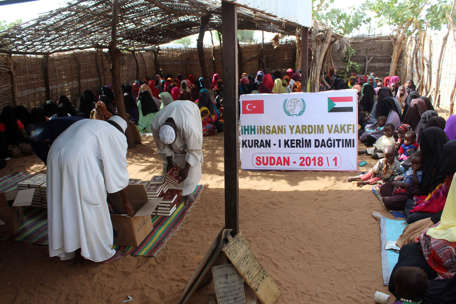 İHH'dan 4 dilde 51 bin Kur'an-ı Kerim dağıtımı