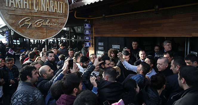 CumhurbaÅkanÄ± ErdoÄan, ÃengelkÃ¶y'de Ã§ay bahÃ§esinde vatandaÅlarla sohbet etti ile ilgili gÃ¶rsel sonucu