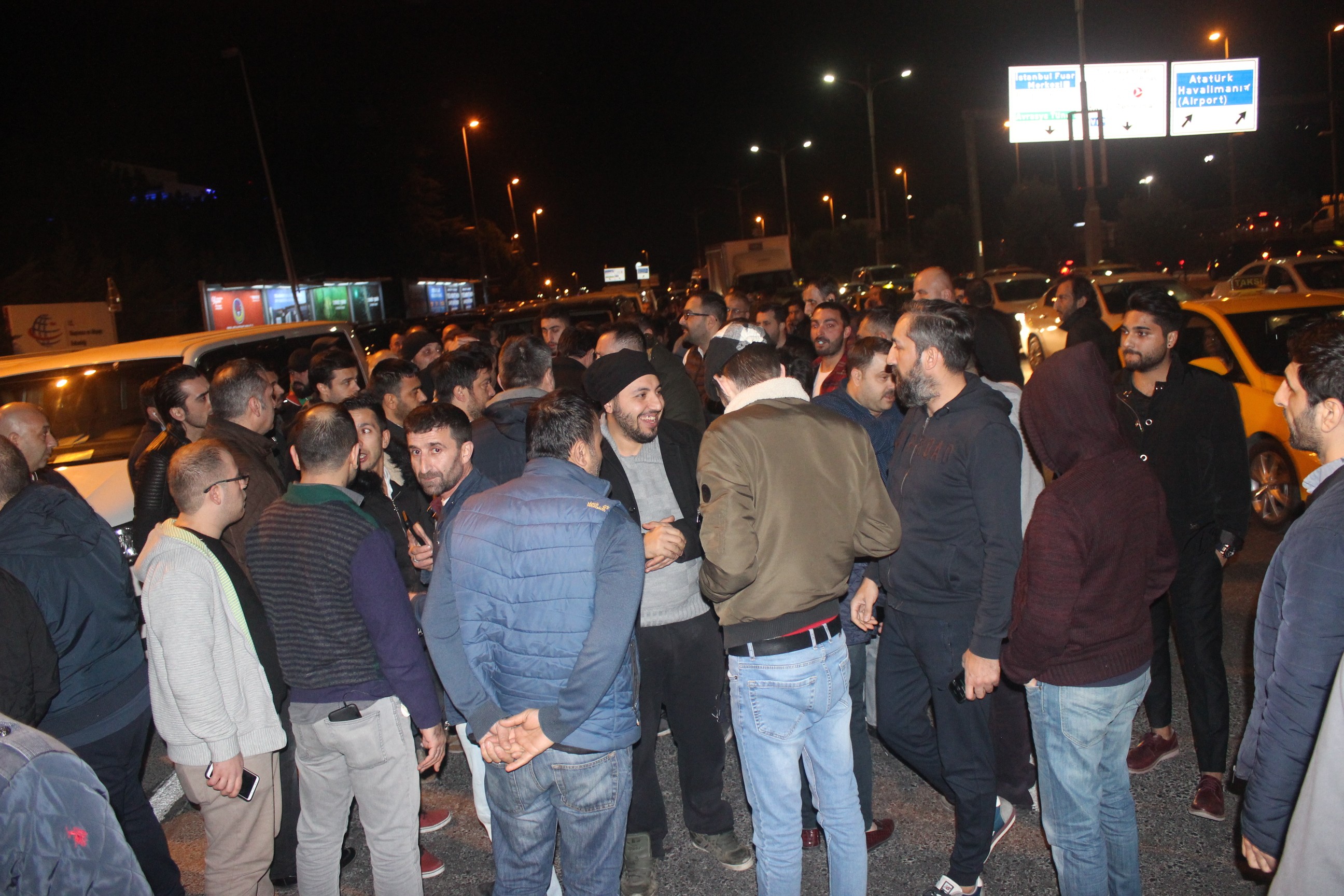 UBER şoförleri darp iddiasına karşı ayaklandı