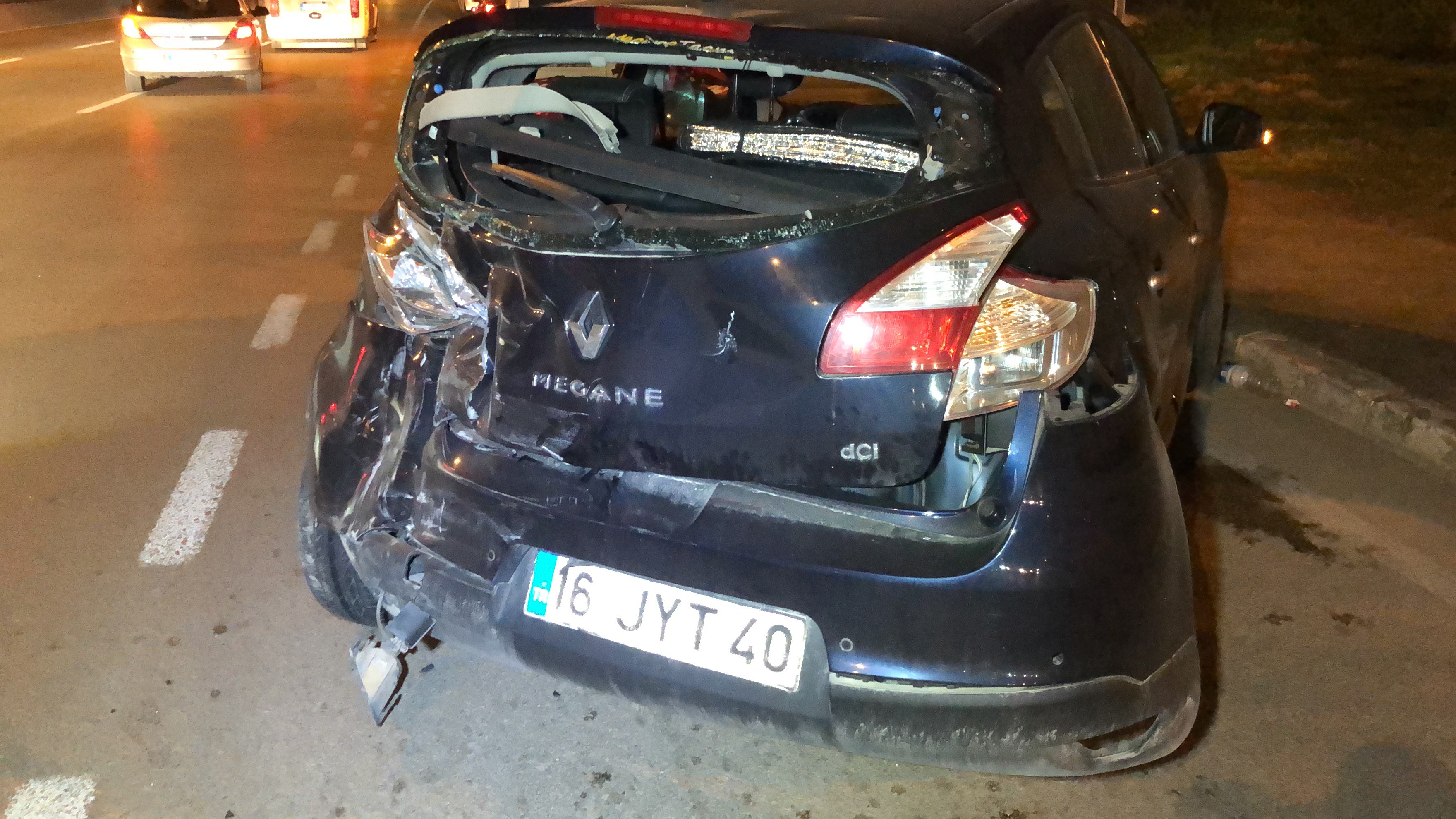 Takla atan araç diğer araca çarparak durabildi: 4 yaralı