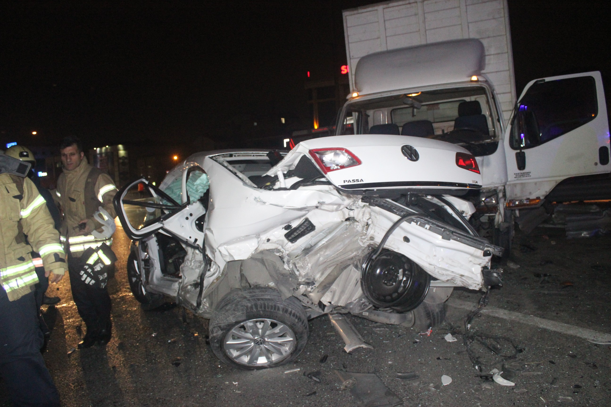 Basın ekspres yolunda feci kaza: 3 yaralı