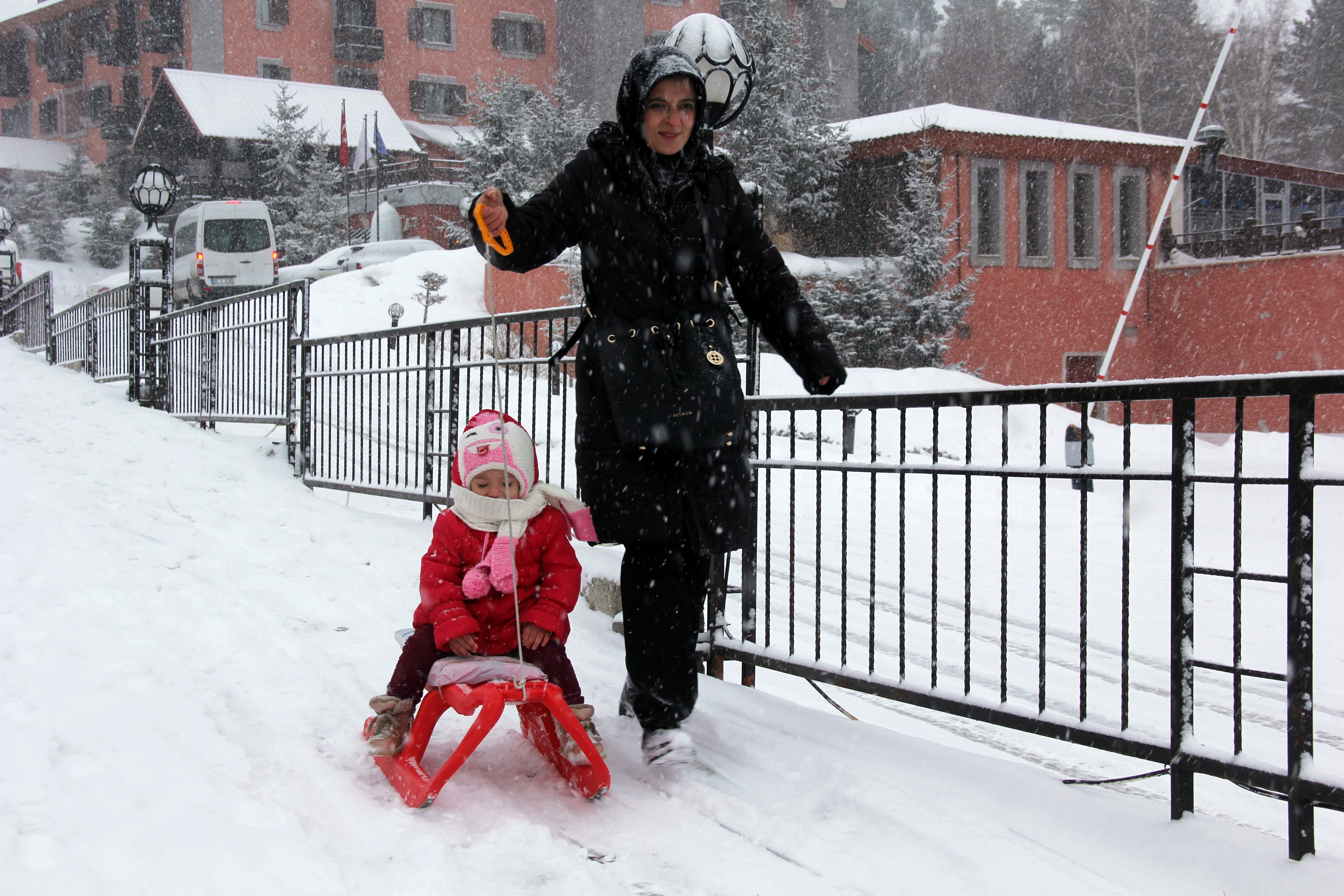 Erzurum'da Mart kapıdan baktırdı!