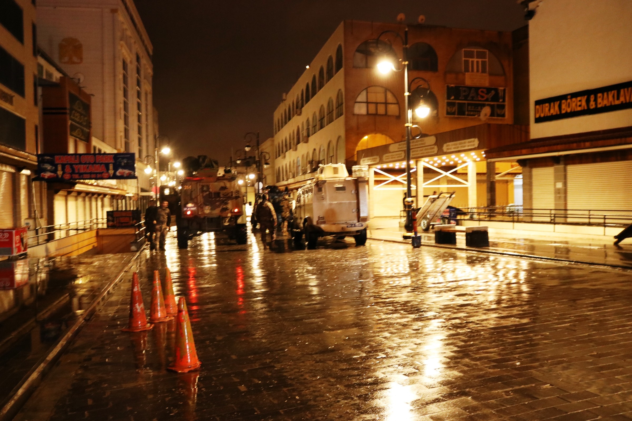 Diyarbakır’da polis noktasının da bulunduğu 3 farklı yere EYP’li saldırı
