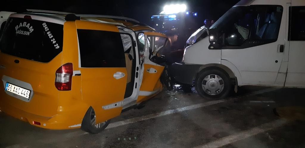 Siirt'te feci kaza: 8 yaralı