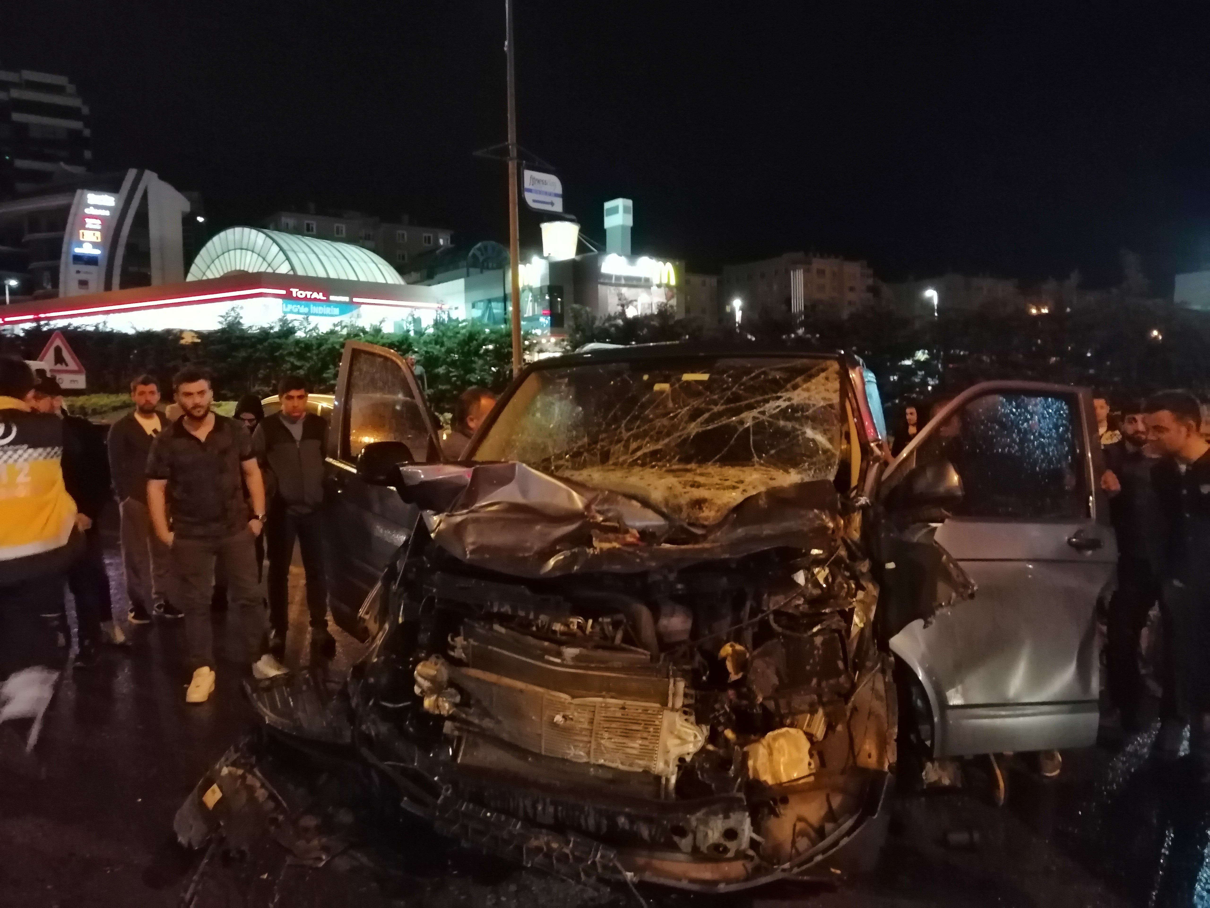 12 aracın karıştığı kazada E-5 yolu kilitlendi