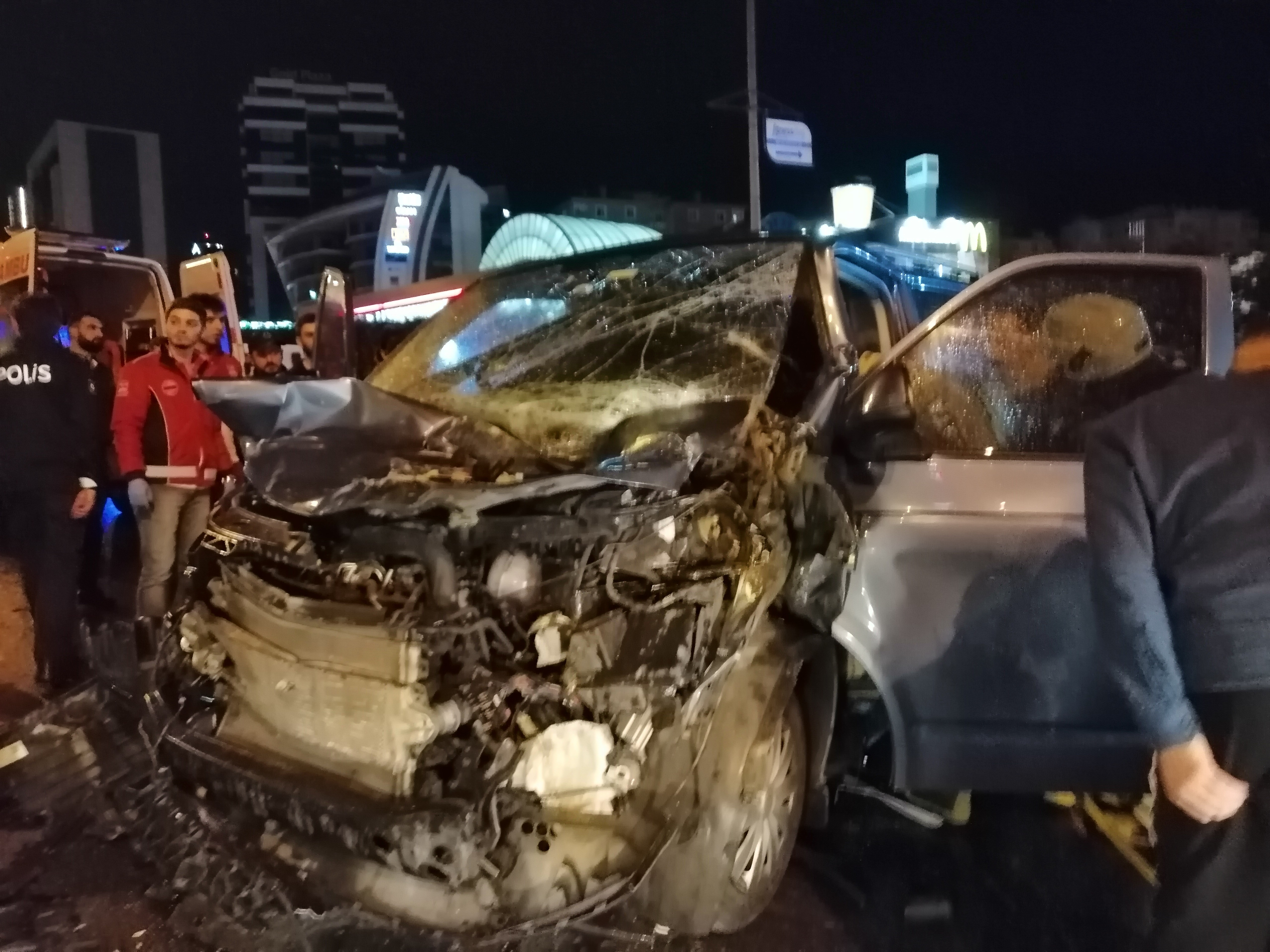 12 aracın karıştığı kazada E-5 yolu kilitlendi