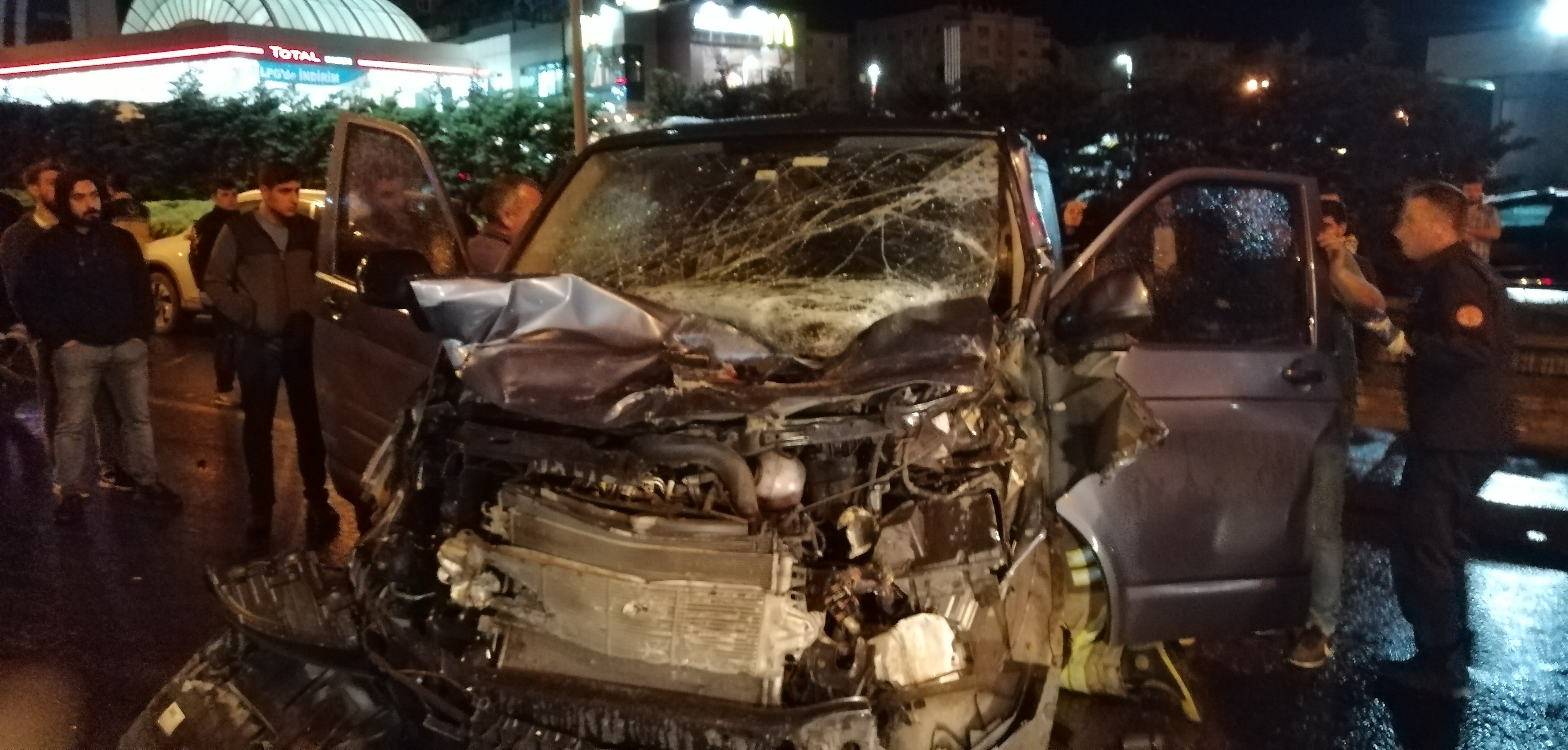 12 aracın karıştığı kazada E-5 yolu kilitlendi