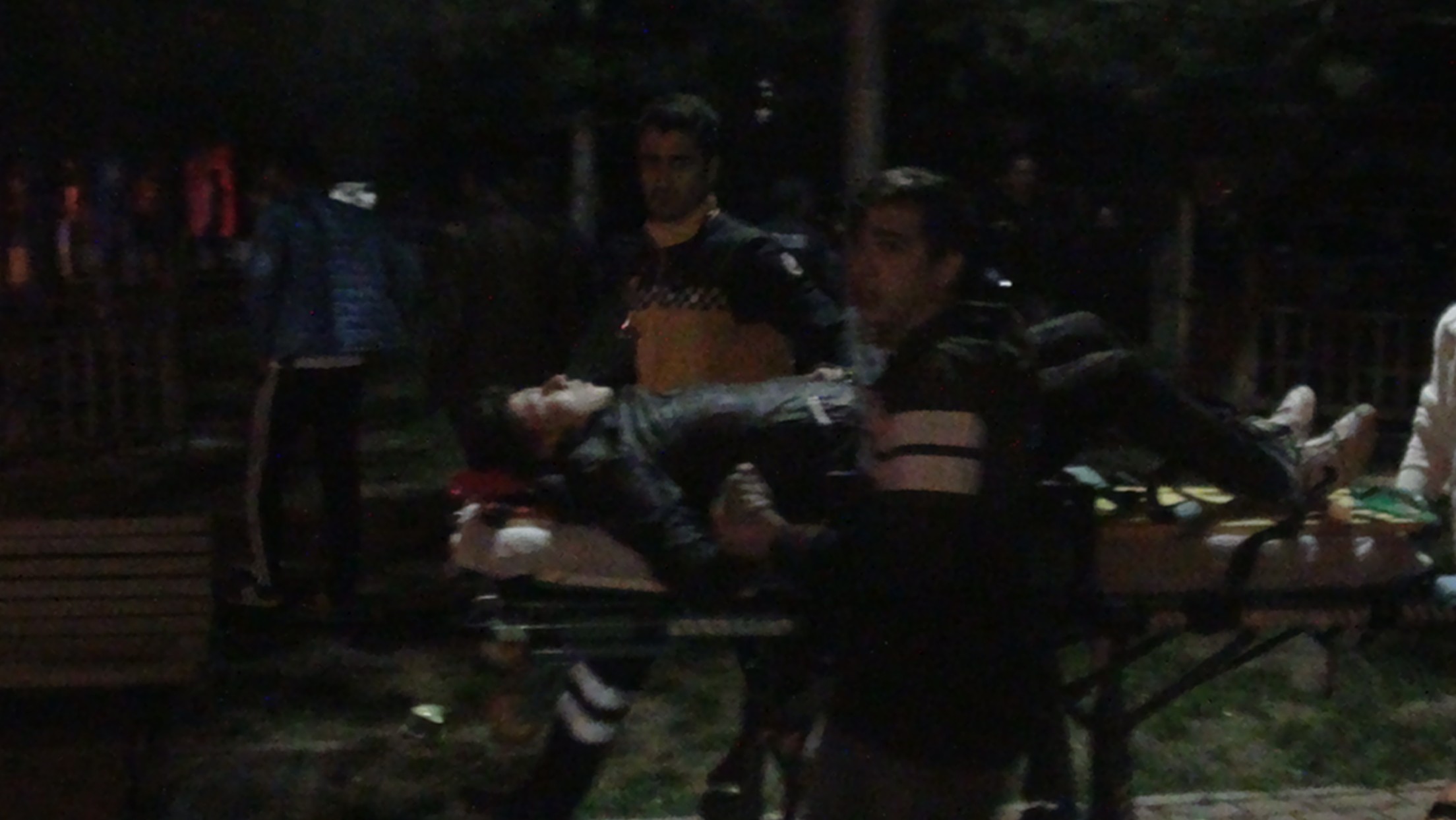 Parkta silahlı kavga: 1 çocuk, 4 yaralı