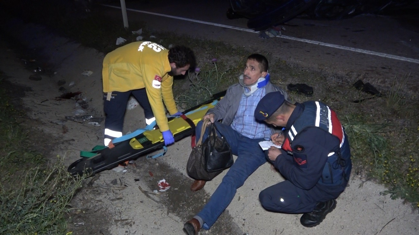 Köpeğe çarpmamak için manevra yapan araç takla attı: 1 ölü, 4 yaralı