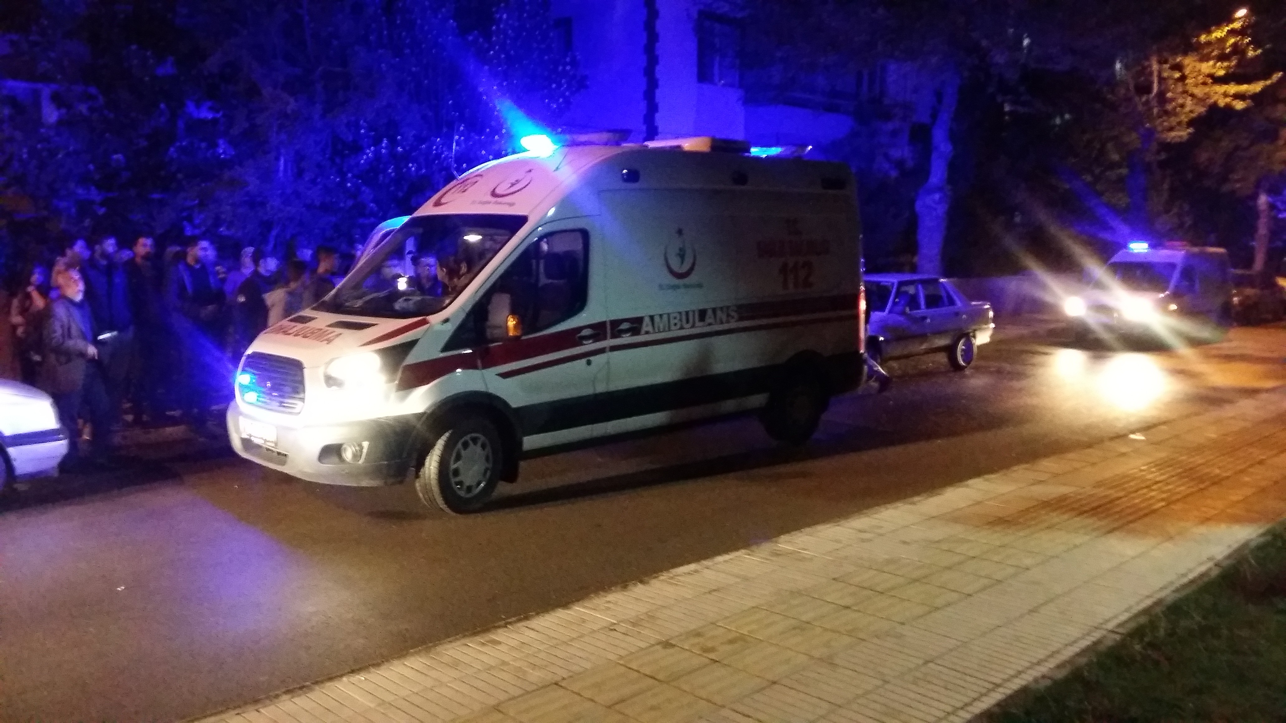 Parkta silahlı kavga: 1 çocuk, 4 yaralı