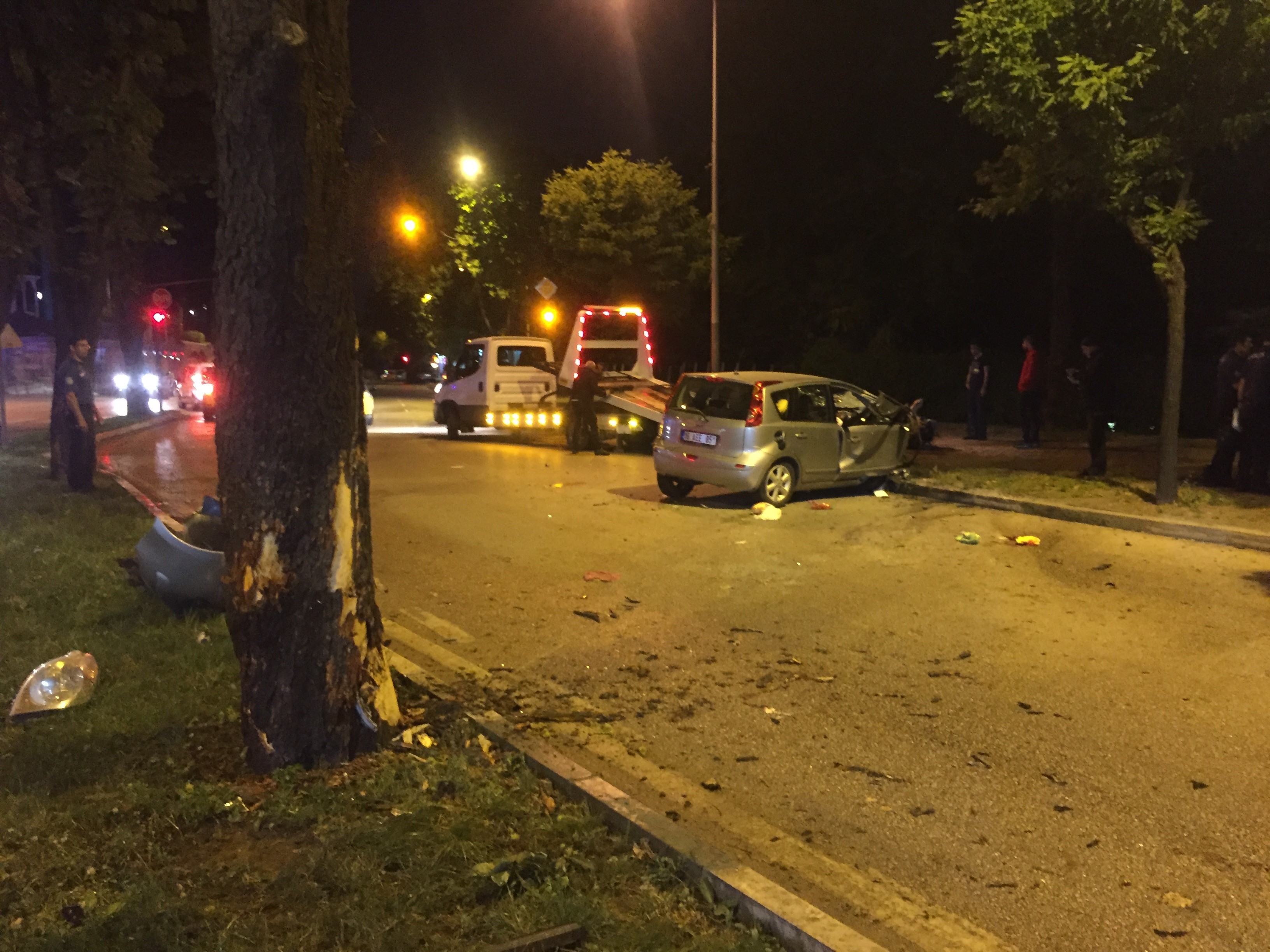 Bursa'da feci kaza: Ön camdan fırlayan sürücü ağır yaralı