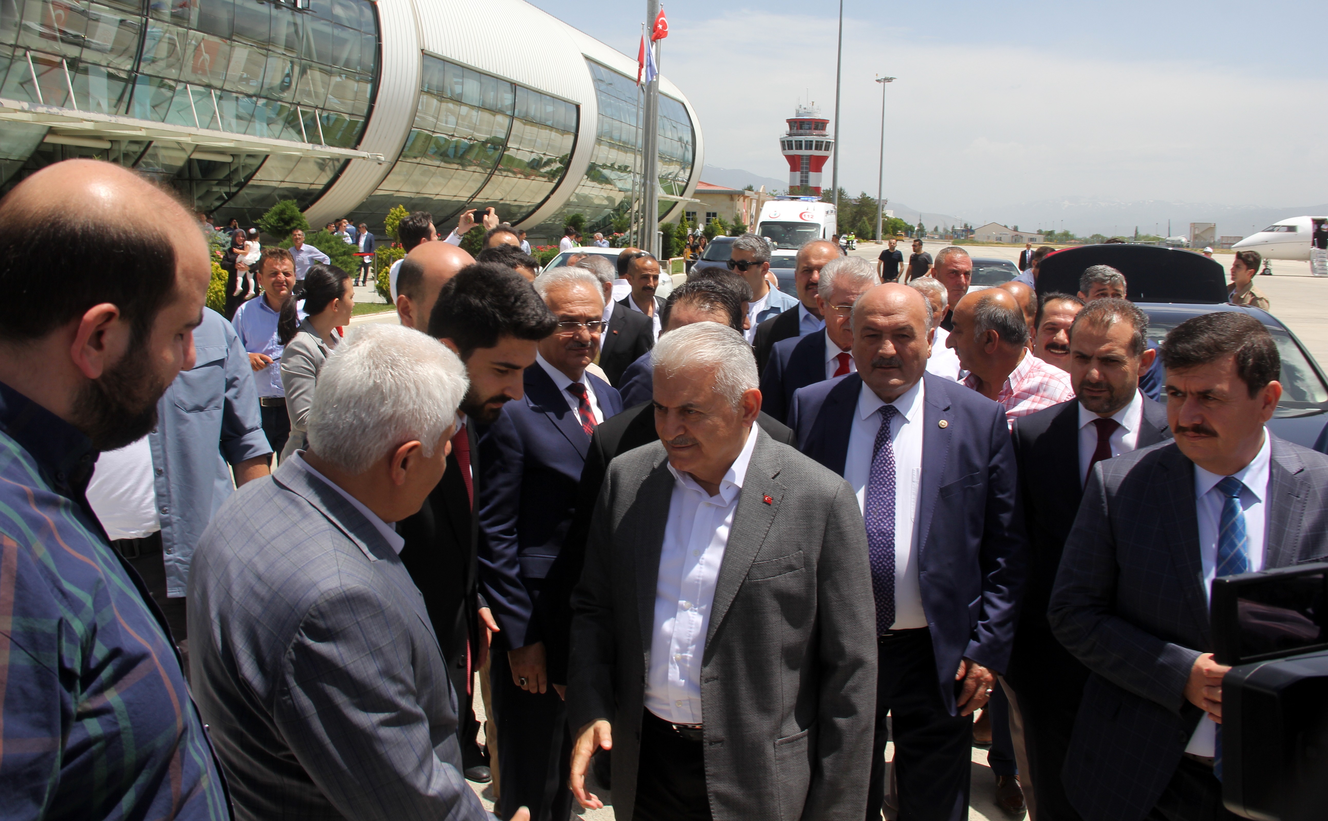 Yıldırım'ın hemşehrisiyle tokalaşması 1 saat 8 dakika sürdü
