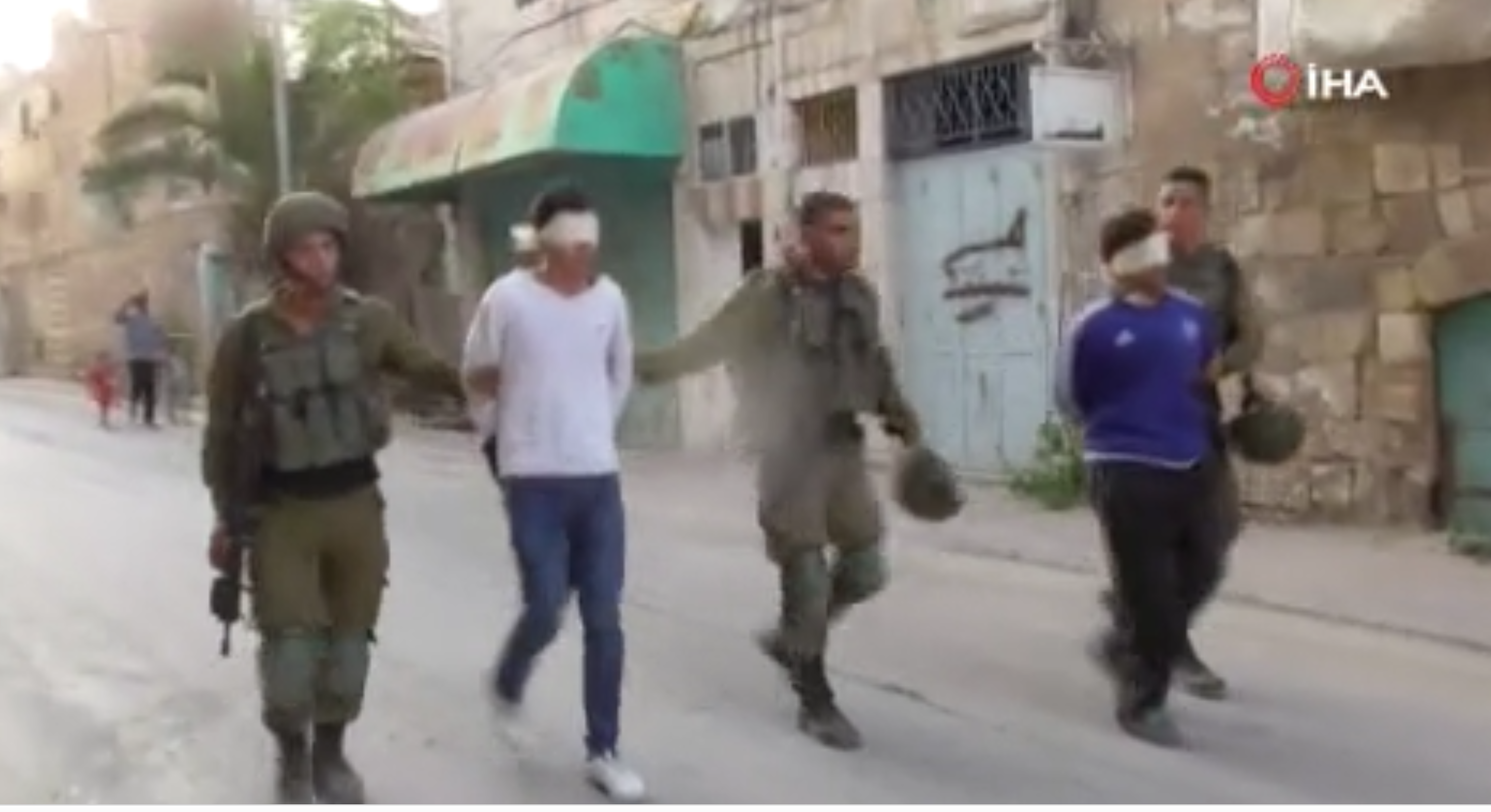 İsrail askerleri, 1'i çocuk 3 kişiyi gözaltına aldı