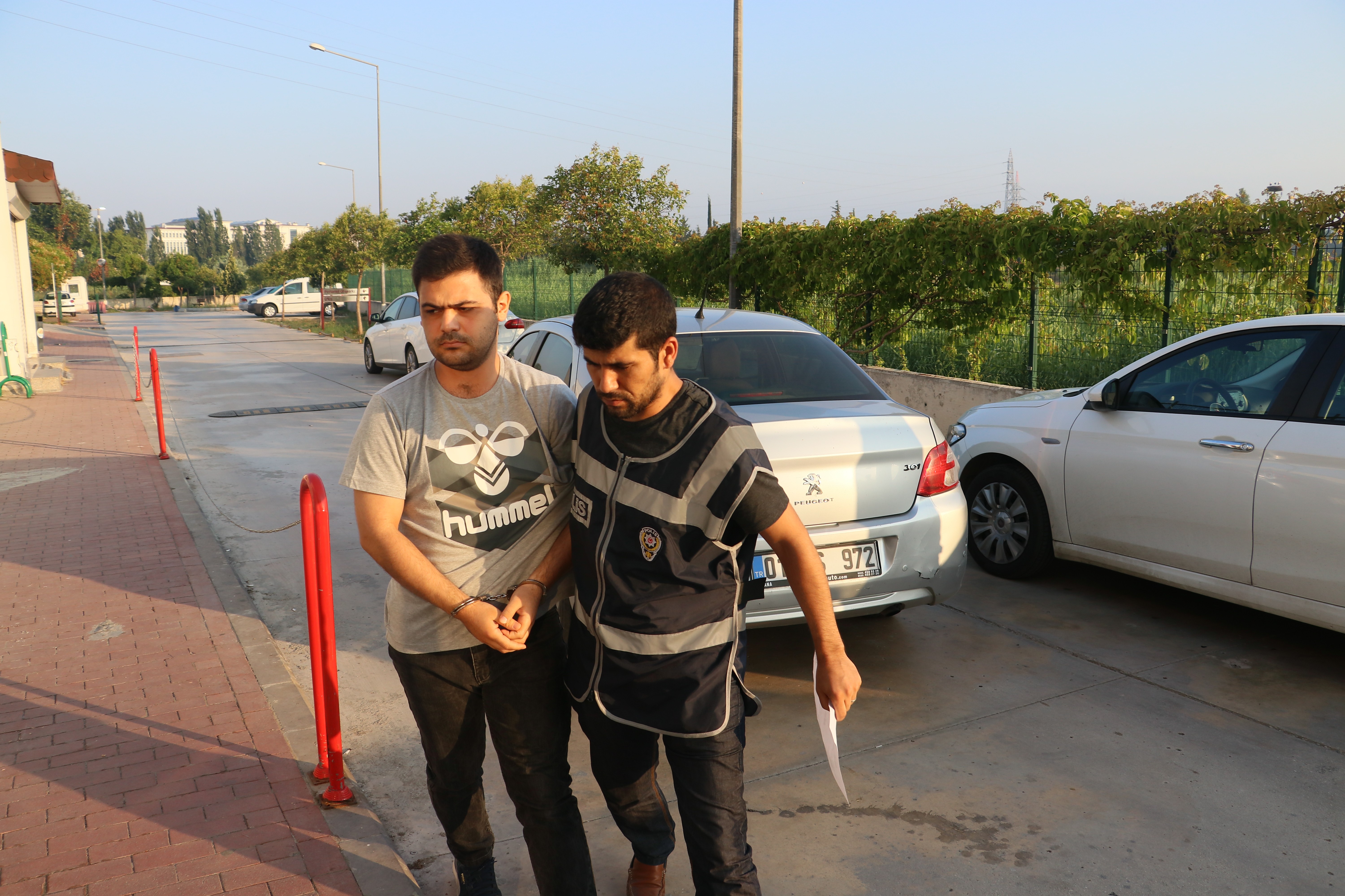 Şafak vakti FETÖ operasyonu: 37 gözaltı kararı