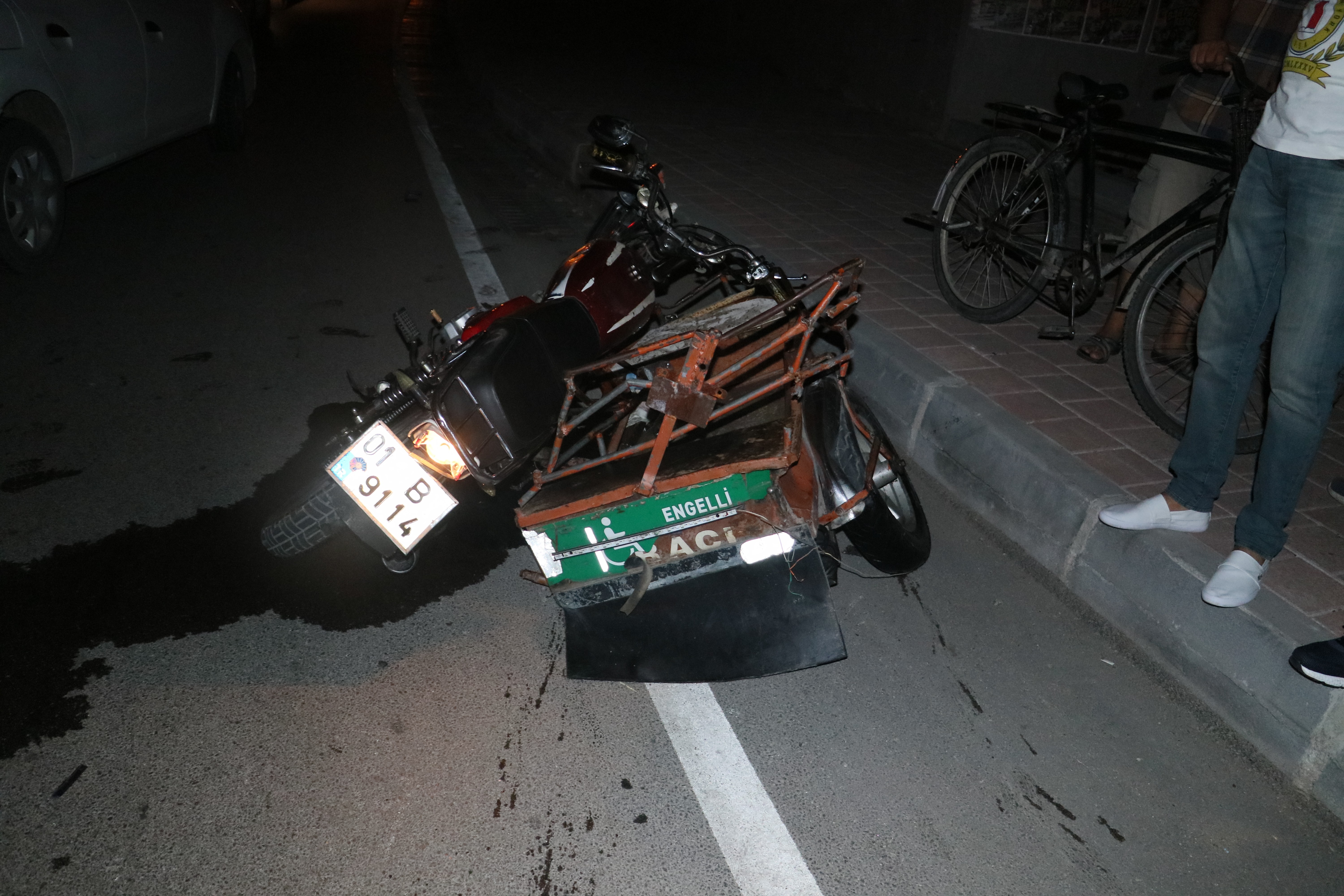 Otomobil engelli motosikletine çarptı: 1 ölü 1 yaralı