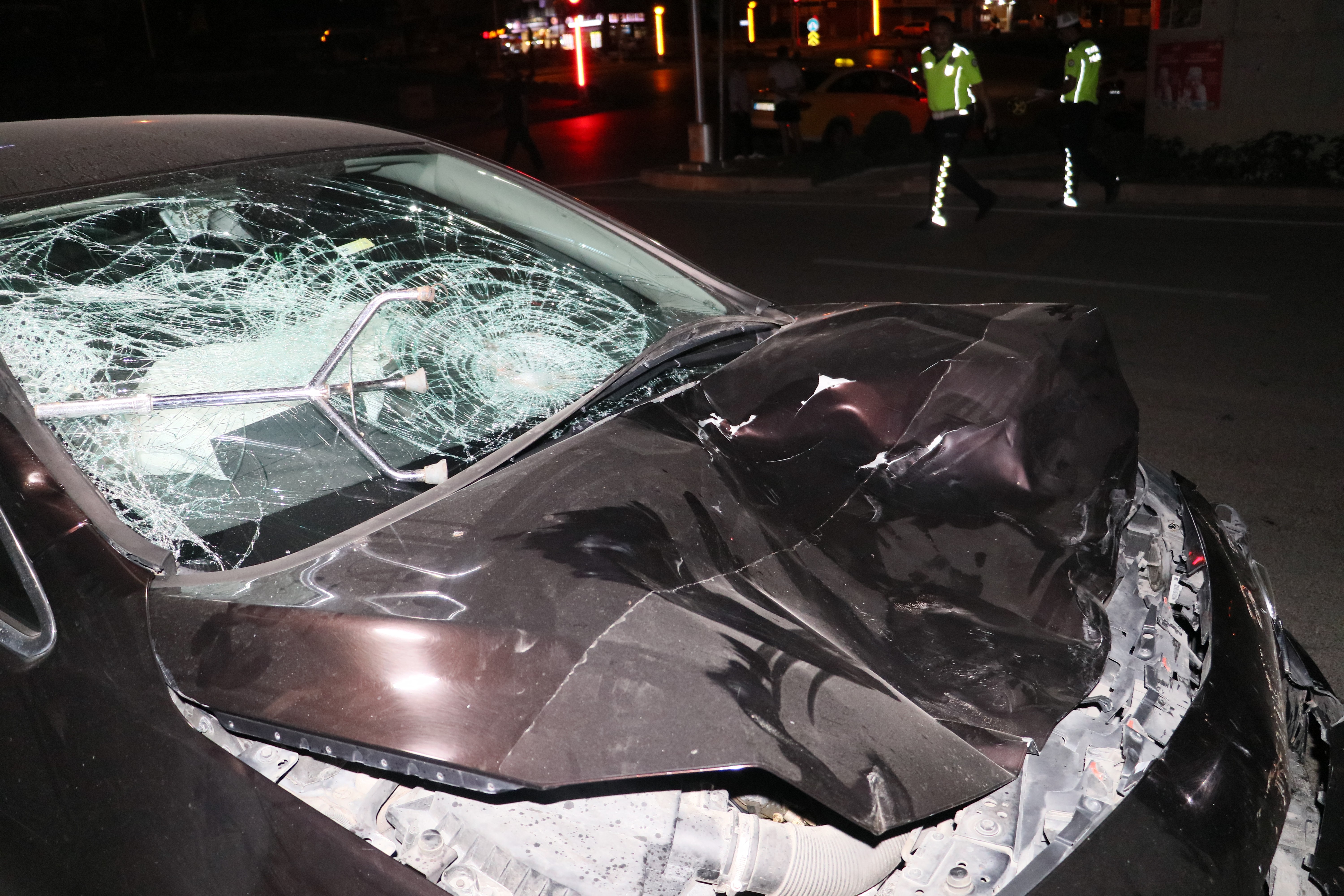 Otomobil engelli motosikletine çarptı: 1 ölü 1 yaralı