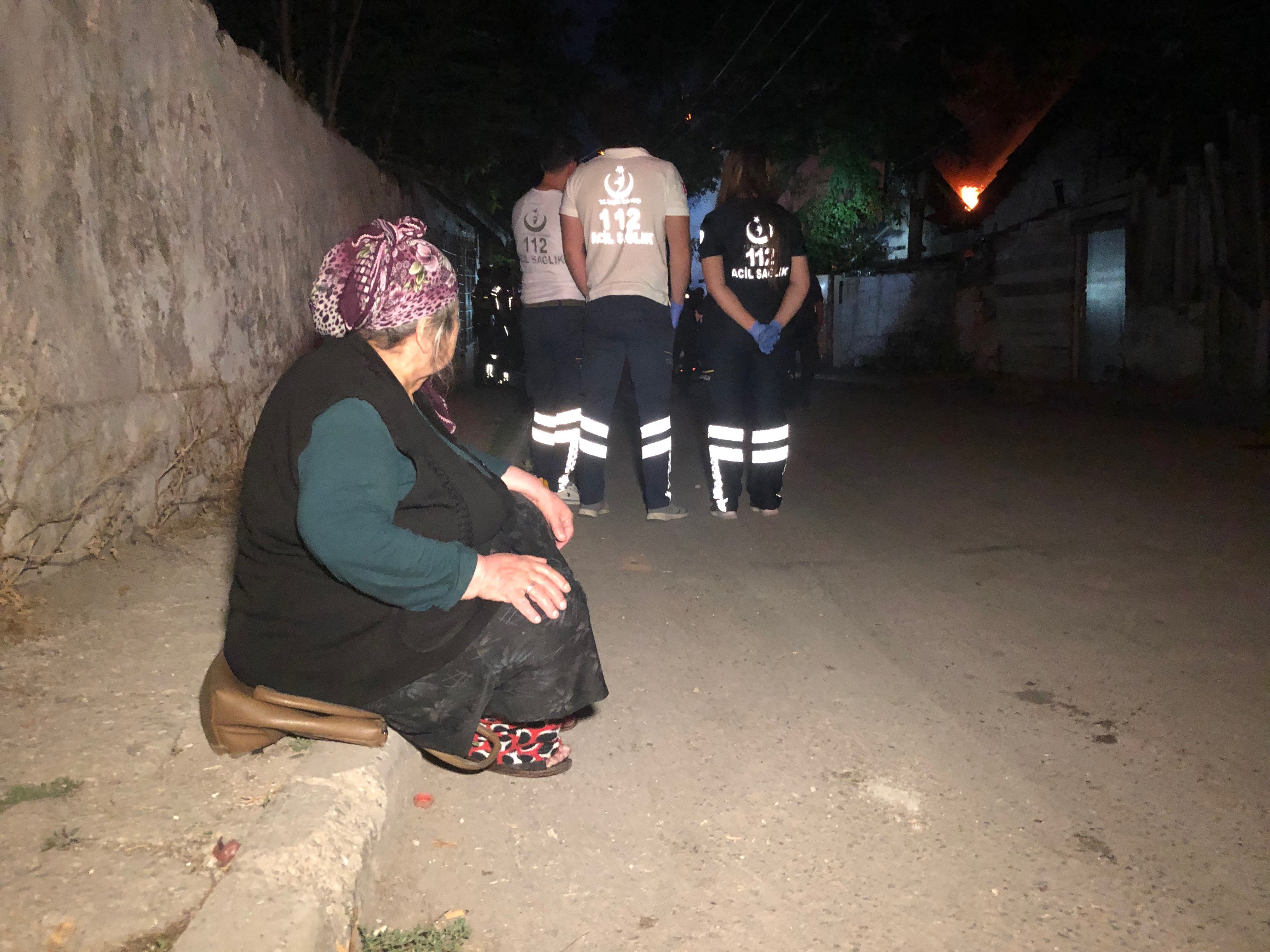 Ankara Altındağ'da çıkan yangında 2 ev kül oldu