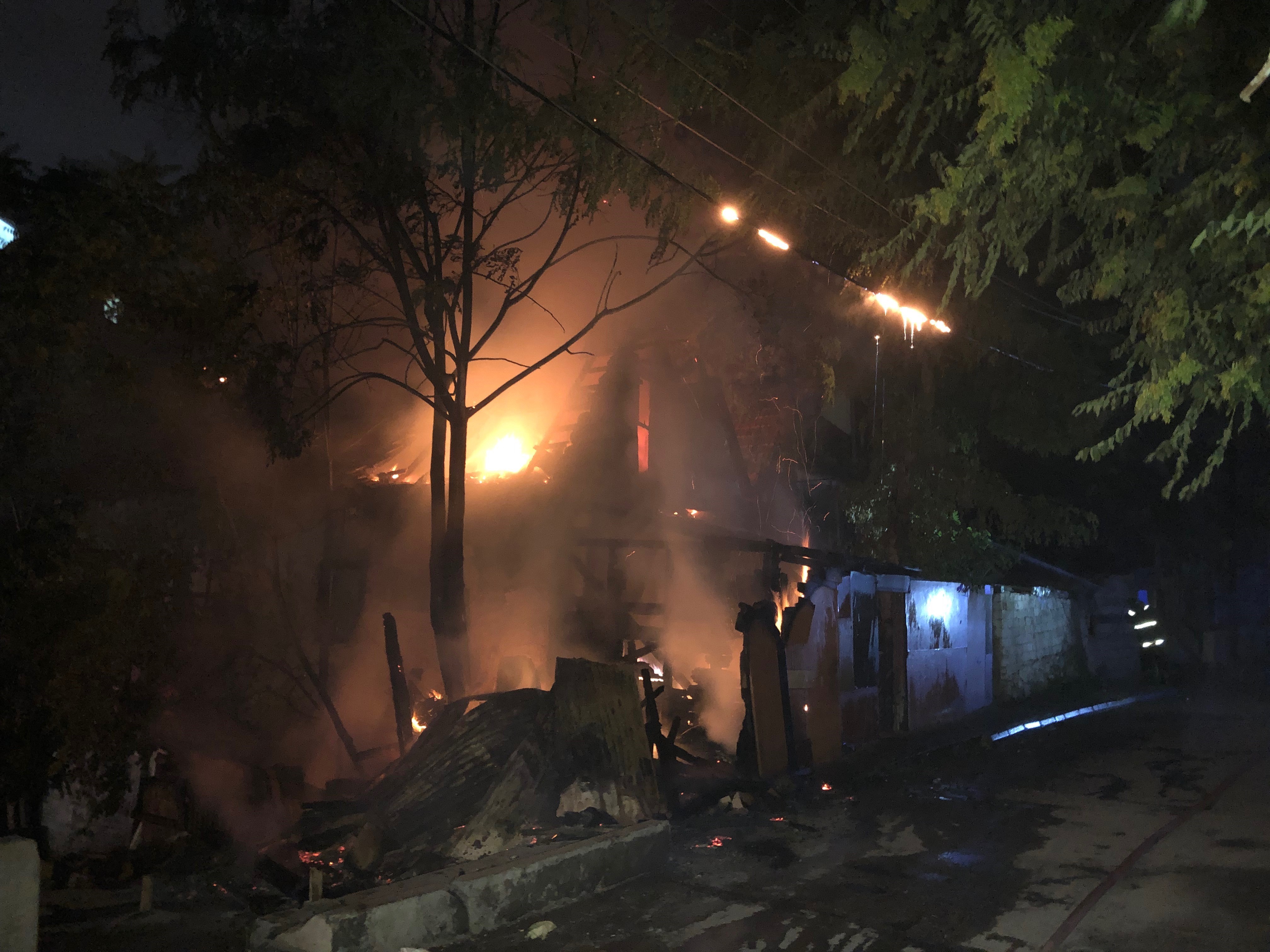 Ankara Altındağ'da çıkan yangında 2 ev kül oldu